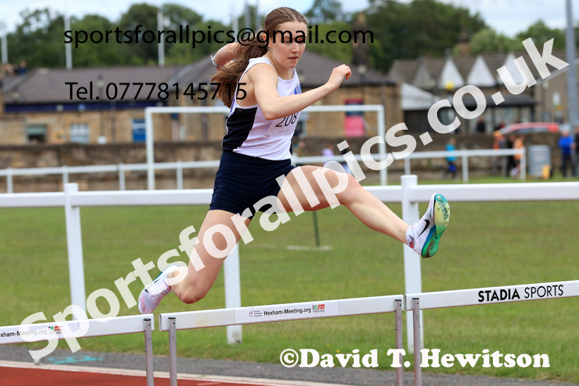 Hurdles, 2026 Northern Schools Inter Counties, Wentworth, Hexham. Photo: David T. Hewitson/Sports for All Pics